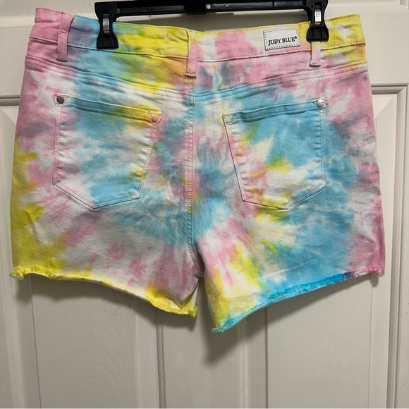 Judy Blue Tie Dye Rainbow Shorts Small Stretch Denim Raw Hem Fray Size XL - Picture 2 of 6